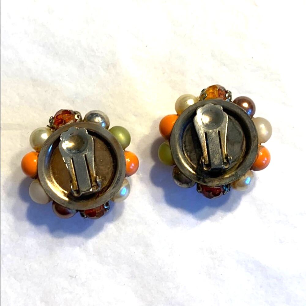 Vintage Mid Century beaded cluster clip on earrings unique autumn colors - Picture 2 of 5